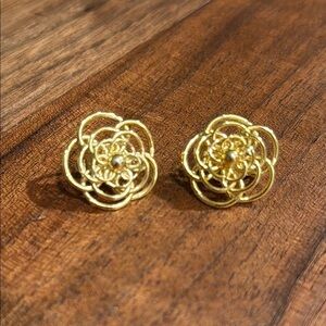 Vintage Trifari Earrings Flowers Gold Tone Clip On Dome Layers Signed